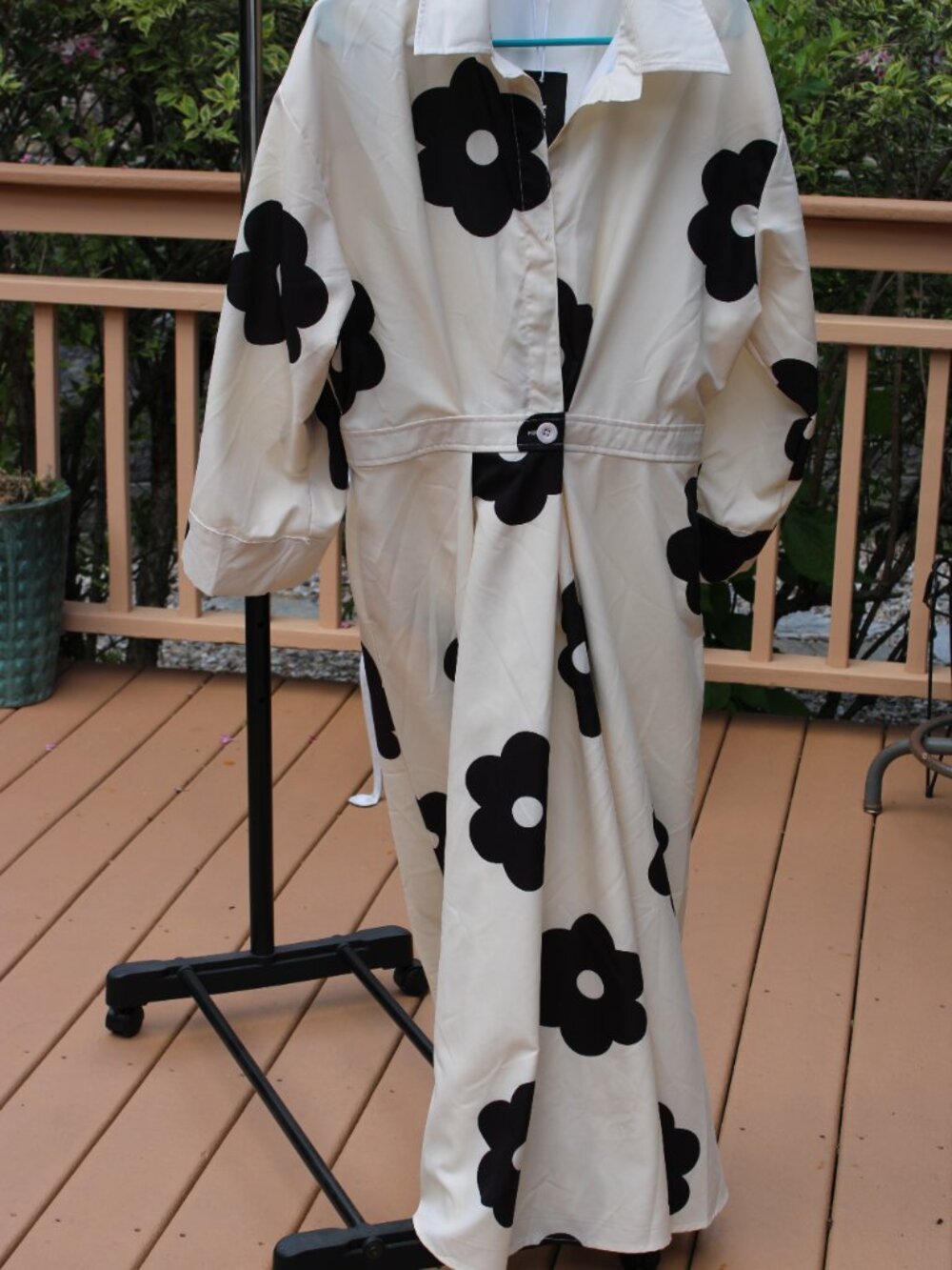 Uoozee NWT Women Ivory Long dress 3XL Button Long Sleeves Elastic waist back